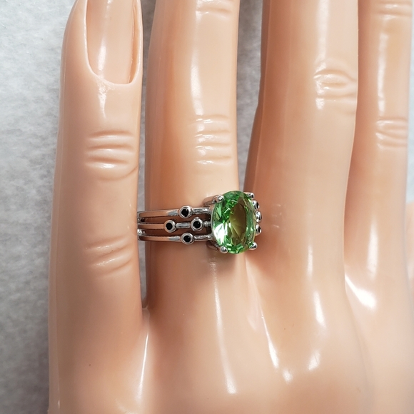 Peridot Bezel Set Spinel Ring - Picture 8 of 8